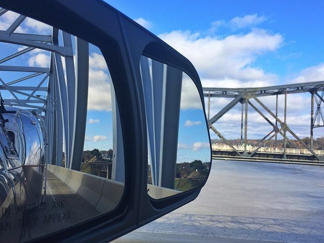 wander_threads's tweet photo. Nice day for crossing the Mississippi. https://t.co/k1NyarDhee https://t.co/AWQ1M6IQQa
