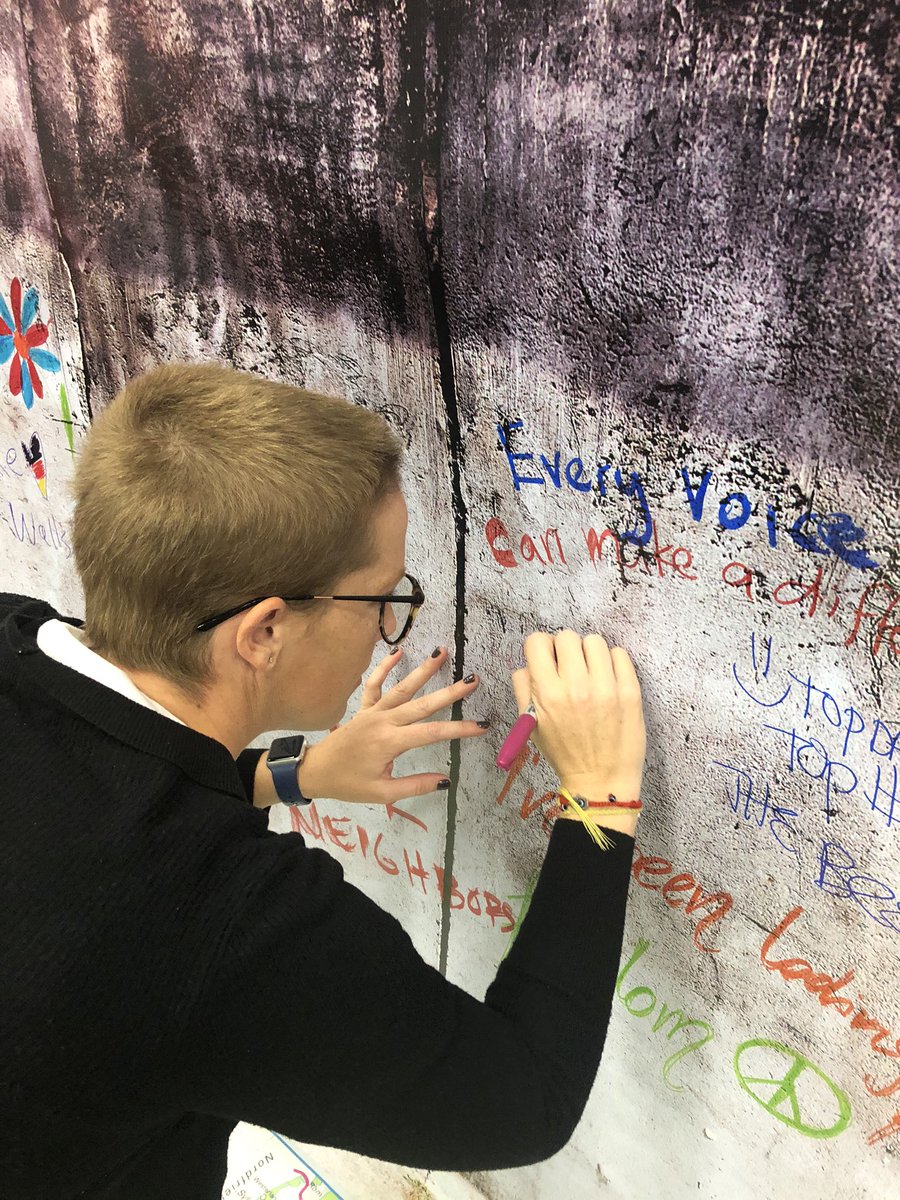 Amazing experience presenting the Monday Demonstrations and the Peaceful Revolution of Leipzig with <a href="/TOPTeachGermany/">TOP</a> and representing <a href="/MesaVerdeMS/">Mesa Verde Middle School</a> and <a href="/PowayUnified/">Poway Unified</a> at #NCSS2019 #teamPUSD
