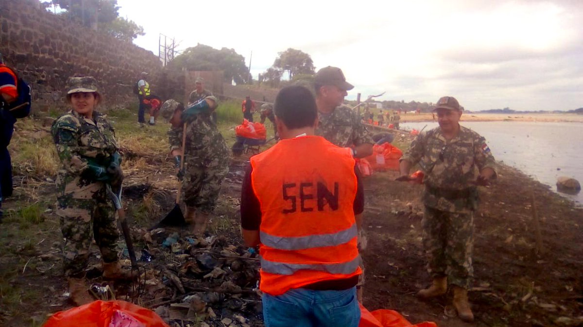 mopcparaguay's tweet photo. Así concluimos la jornada de limpieza este sábado, trabajando con efectivos de las FFAA y compañeros de varias instituciones en dos frentes, Itá Enramada y Costanera Norte.

Sé parte de #YoLimpioPY 🇵🇾 o por lo menos, no ensucies más 😉 https://t.co/AeTgFvZd13