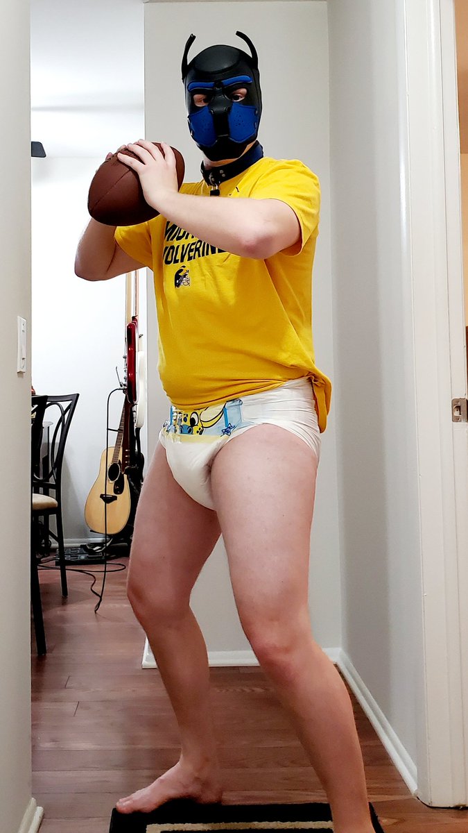 CrinkleCubbo's tweet photo. Awooo! (Go blue!) https://t.co/6vDPB7vP7e