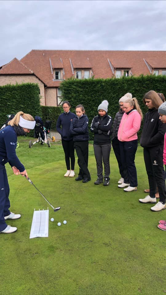 golfvlaanderen's tweet photo. .@LETgolf speelster, @Letacces winnares, Belgisch nummer 1, ex-leerling Topsportschool en Topgolfvlaanderen speelster Manon De Roey op bezoek bij de Regionale Training. Top Inspiratie voor de meisjes, samen trainen!
Dank je @manonderoey ! #regionaleVlaanderen #Futuregirls https://t.co/ZcsWYblUdq