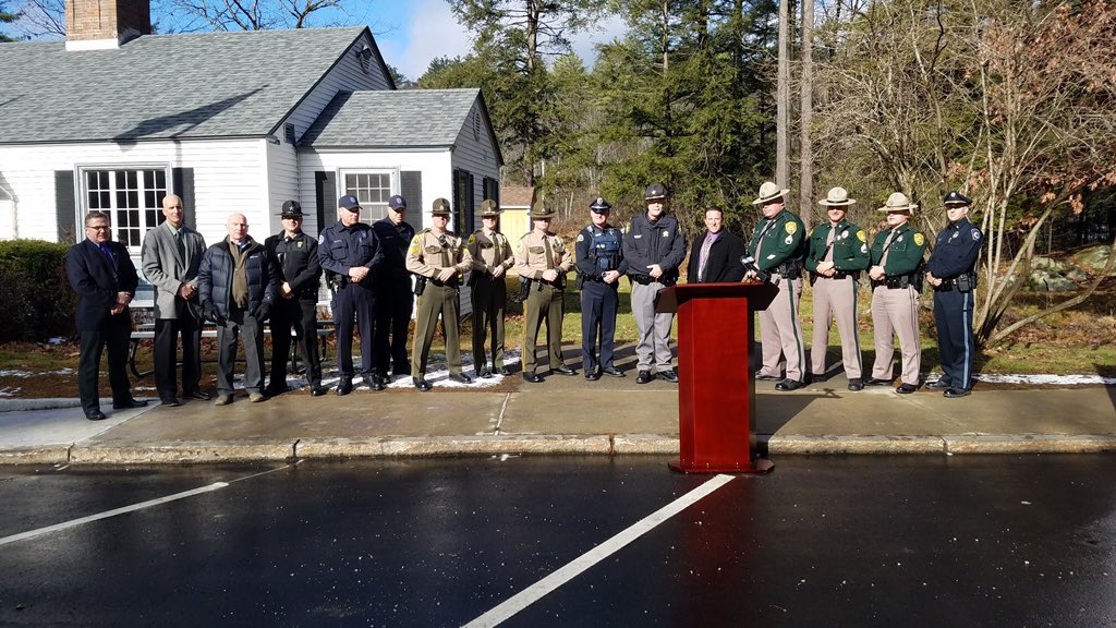 nh_ohs's tweet photo. The NHOHS had the opportunity to work with local, county and state police from NH and VT to share a life saving message about seat belt safety during the Thanksgiving holiday. #BuckleUpNH - every trip, every time. https://t.co/EkavB7he8C