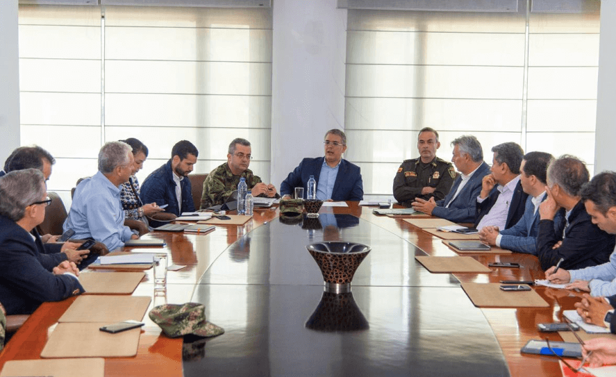 #23Nov Duque se reúne primero con empresarios y comerciantes que con líderes del paro.
bit.ly/2pLIVAX