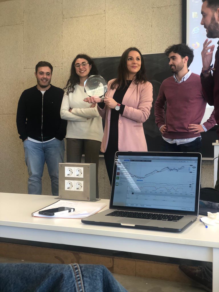 JMPrietoPastor's tweet photo. Hoy finalizamos I Curso Trading organizado @clubdebolsaupo. Enhorabuena, éxito 🚀Gracias @AlvaroMarquez21 x tu liderazgo y equipo directivo. Excelente formadora Sara @sdiamar1 de @inversia500 #TalentoUPO.Magistral sesión de @mpgirpui sobre #mercados #financieros. Cuánto aprendido https://t.co/DMtA4JHCTn