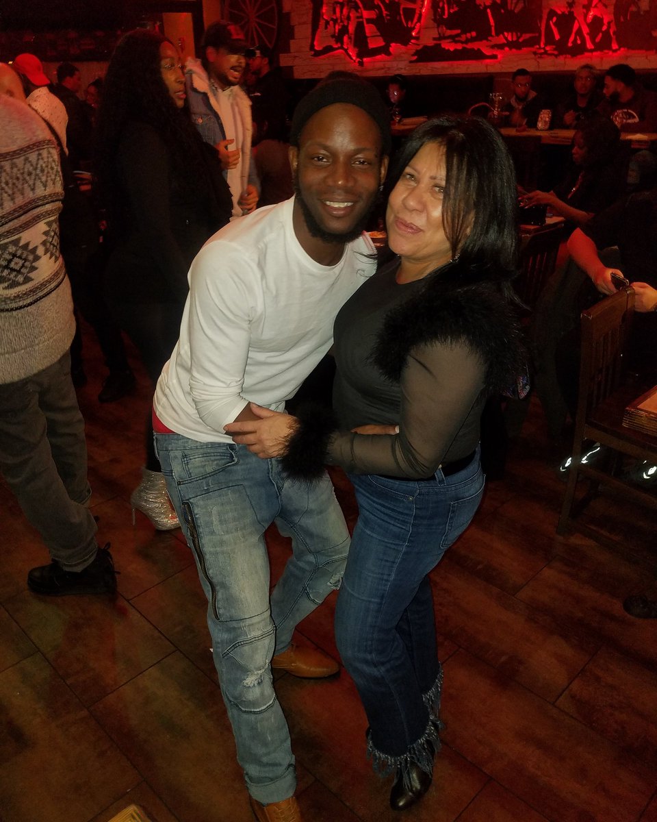 TERRELL92963864's tweet photo. me and my music manager at a celebrity event 😊 https://t.co/FZNripHyuH