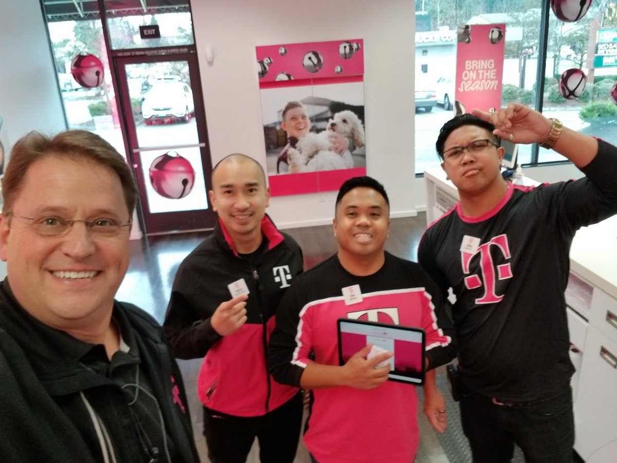 Be sure to visit Aaron and team at our Wireless Vision Bellevue Crossroads store and they'll hook you up with some AMAZING Magenta deals!! @mroNJ @grox11 @Sentowski8 @PNWCoy @chdcosta @MichaelRosass @Bmcalis @WirelessVision
