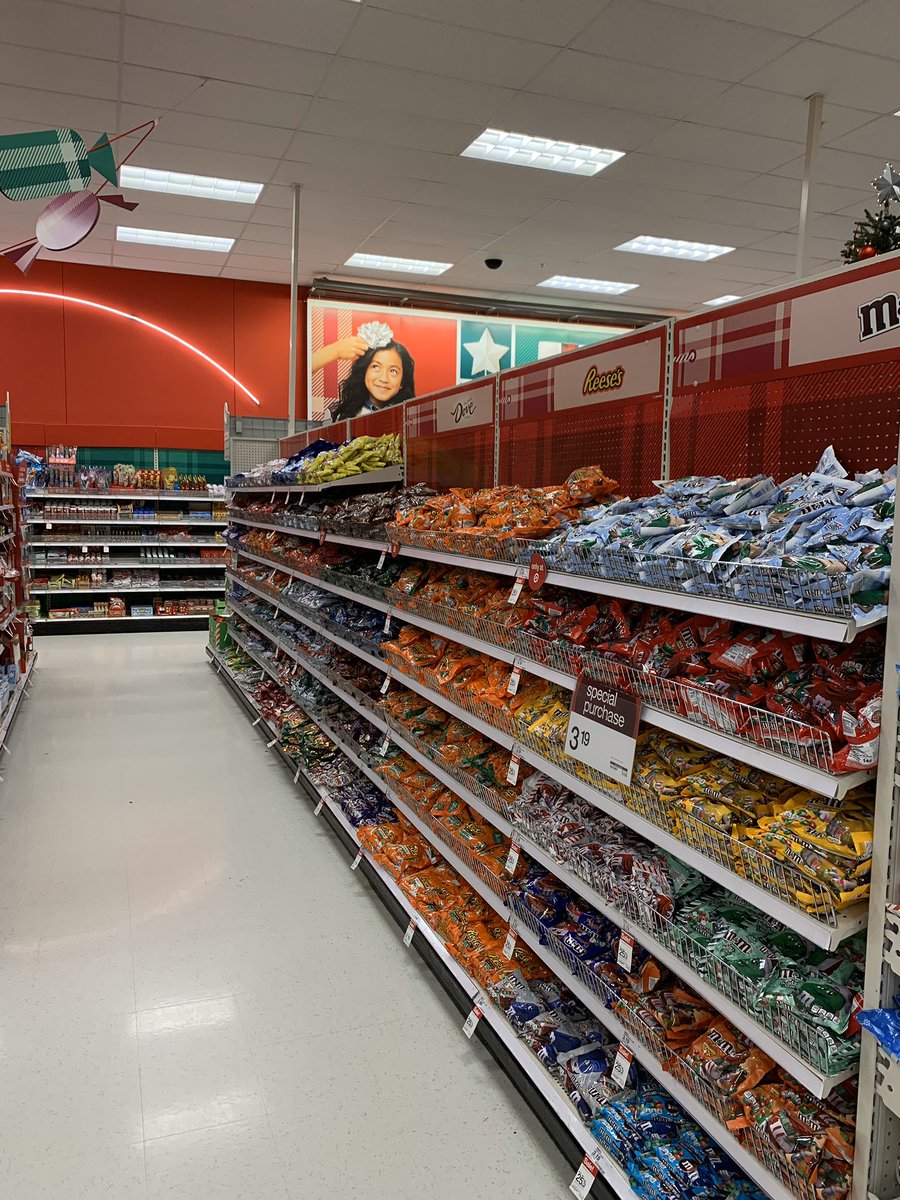 rit765's tweet image. Our DBOs are confident in their efforts that are guests will have what they are looking when they come to T2113. Great work ladies!!! @jamaal_edwards @Summer_K_W @targeterik19 #SantasArrivedIn195