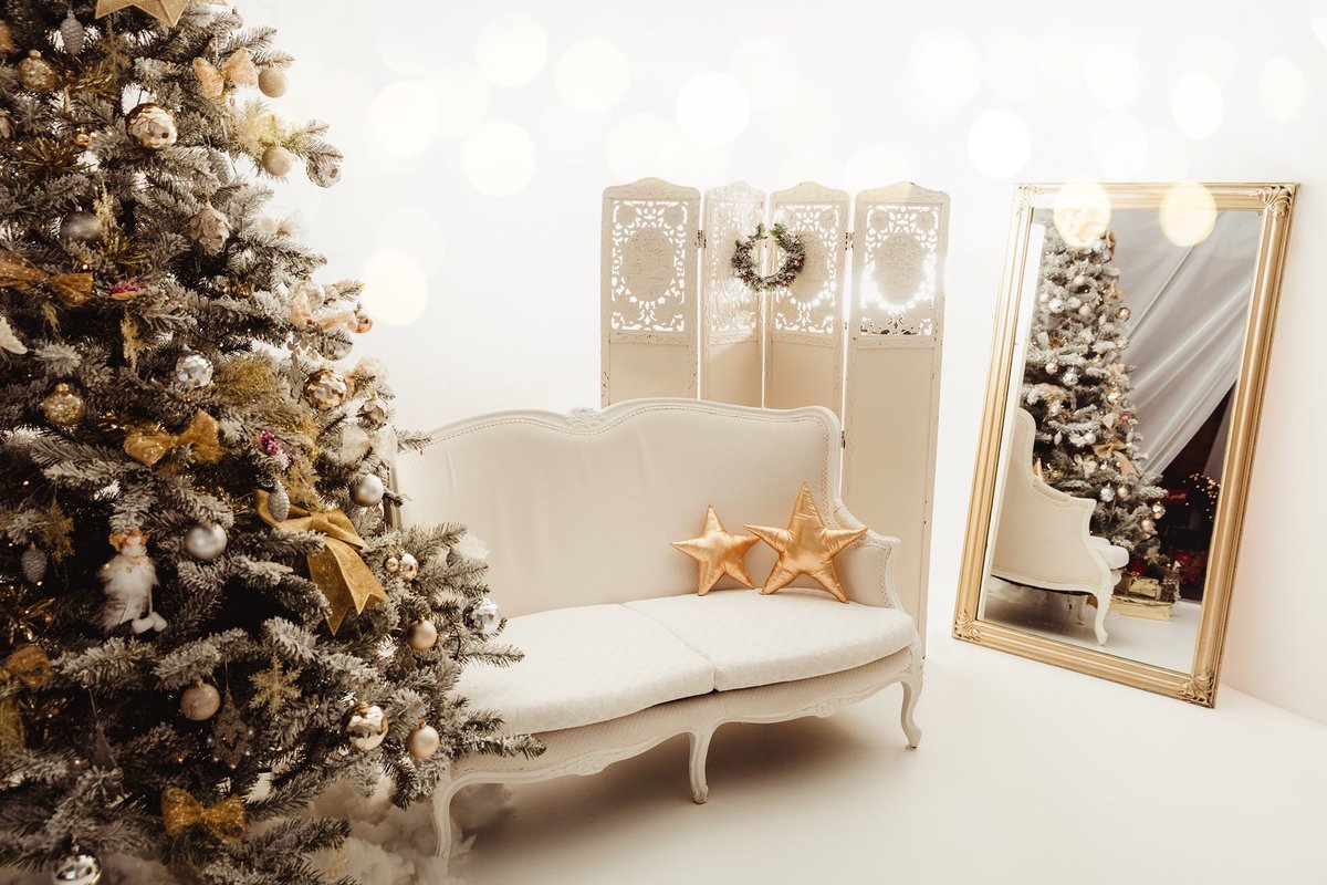 #sochristmassy how do you feel about Christmas 🎄 approaching so fast... we’re so excited to experience this beautiful time again this year. we prepared this awesome decoration for photoshoots in our <a href="/societastudio/">Societa Studio</a> . How do you like it?