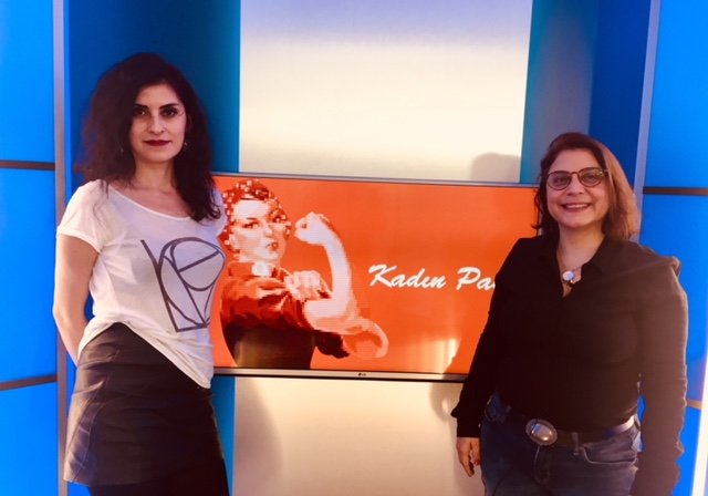 kadinpayi's tweet photo. “25 Kasım Kadına Yönelik Şiddete Karşı Uluslararası Mücadele ve Dayanışma Günü” sebebiyle Kadın Payı’nın konuğu bianet, Kadın- LGBTİ+ editör ve muhabiri Evrim Kepenek oldu. 25 Kasım Pazartesi görüşmek üzere https://t.co/7WVTWv4HoA