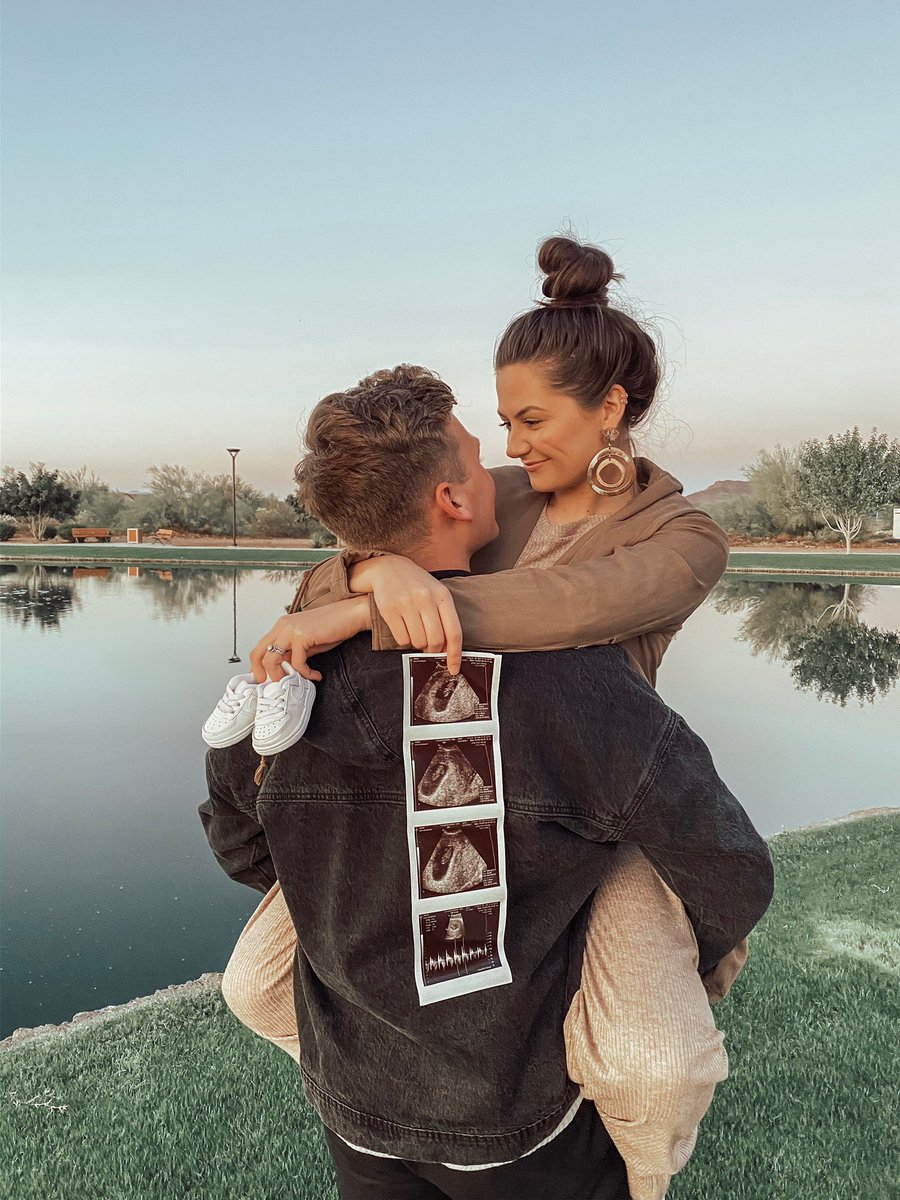 RWindauer's tweet photo. WE’RE GOING TO BE PARENTS!!!!!!!! https://t.co/mm3clnKKsO