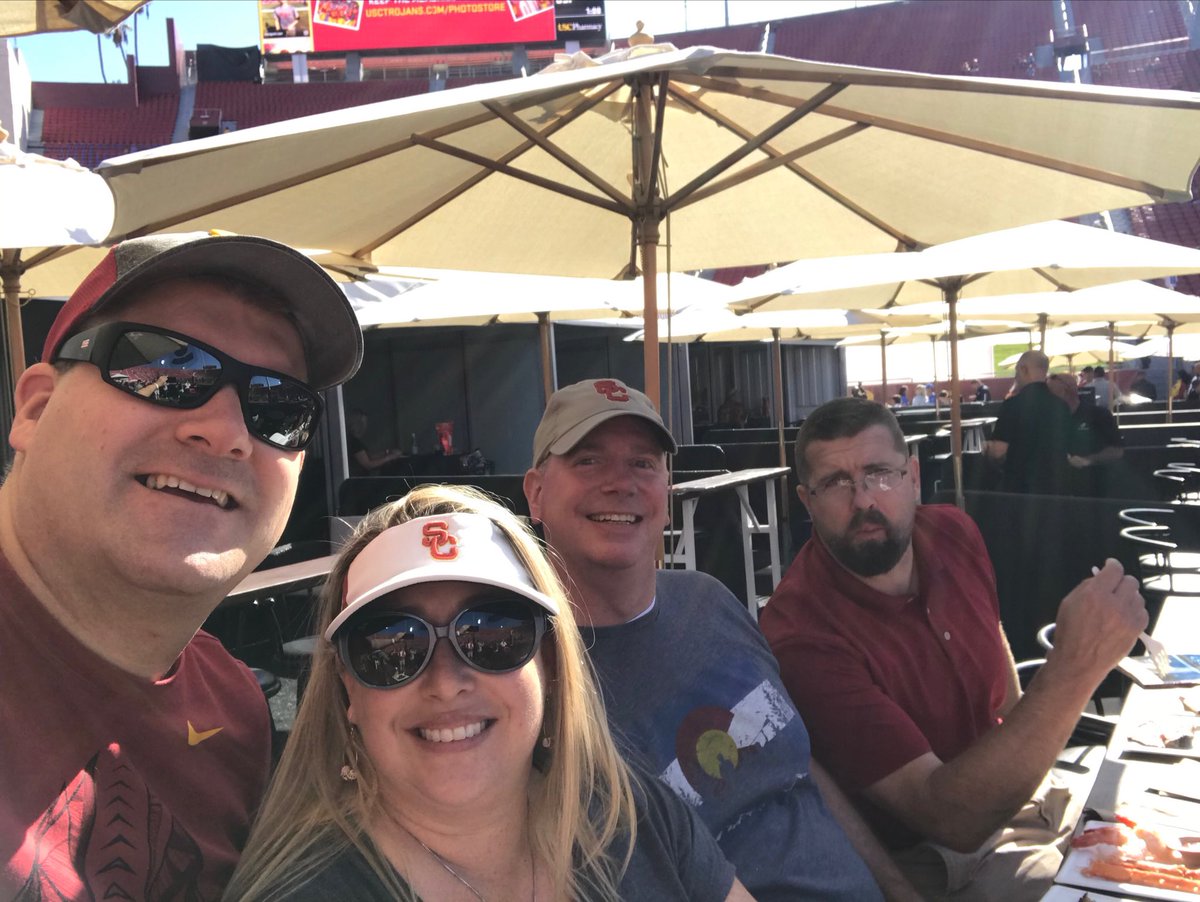quickESQ's tweet image. #uscselfie #FIGHTON!