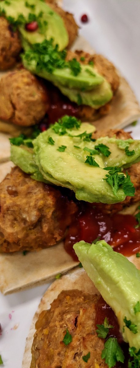 thomasekngston's tweet image. Tasty flat breads and colourful vibrant salads tonight @NorwichSchool @ChartwellsInd went down a treat. #TeamEffort #HealthyEating #lovemyjob #cheflife