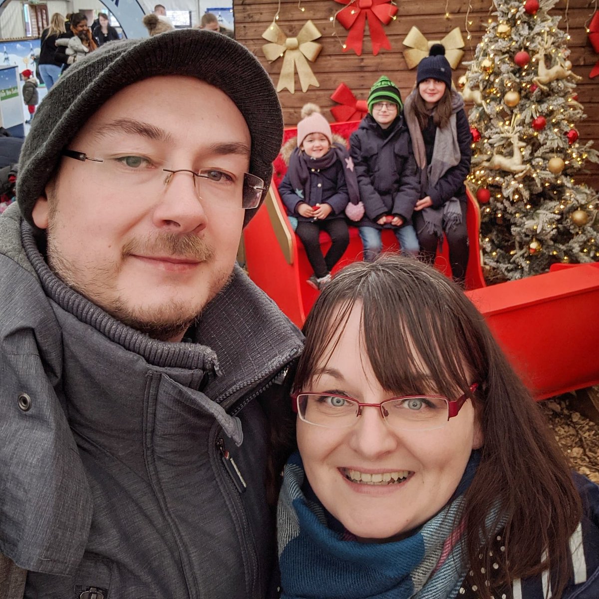 WhatTheDadSaid's tweet photo. AD-GIFTED today we spent celebrating Xmas at @Willows_Farm spending time with the animals, activities and the big red man himself!
#whatthedadsaid #willowsactivityfarm #willowfarmpics #santaspectacular #christmasdaysout #visitherts #daysoutwiththekids #ukdadbloggers https://t.co/90WhDY9A1j
