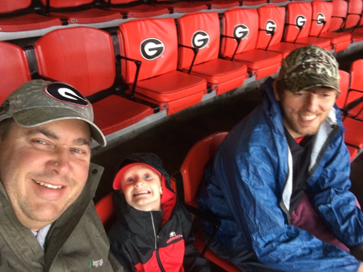 kmb400_andy's tweet photo. Waiting to cheer on the Dawgs in the rain!!!! Dearly blessed to be with my son and grandson!!!!!!!
#Godawgs!!!!! https://t.co/xElGAXaTF6