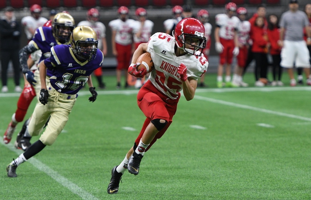 htsumura's tweet photo. Subway Bowl Grade 8 final: Knights' MVP Matthew Custodio carries STM past VC Irish and to record 14th Quadra Cup title! https://t.co/kNfpPtnKaG @bchsfb @stmcfootball @vcirishsports @bcplace @langleyevents @AARON_MITCHELL_ https://t.co/eij00uMHCD