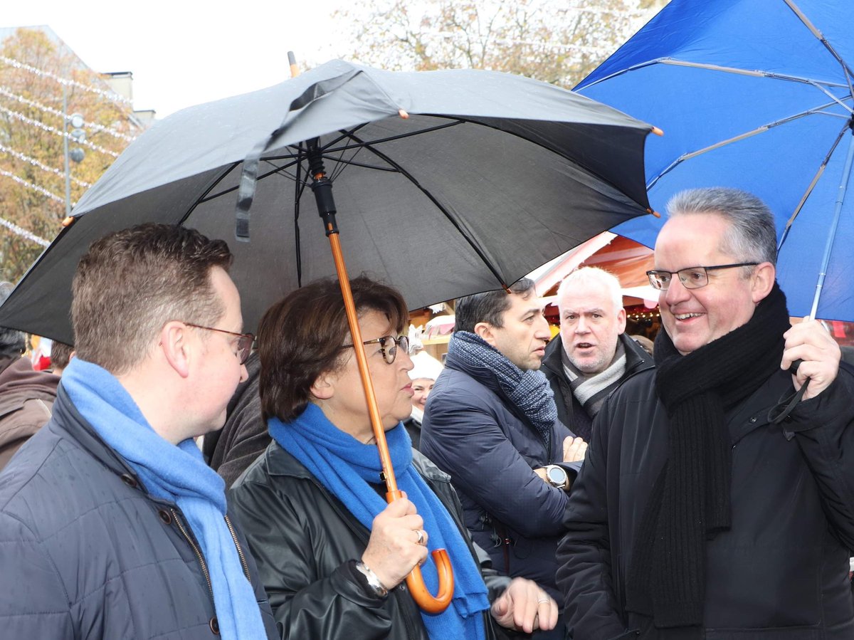 MarcDelannoy_'s tweet photo. En temps que président de @Lilletourism, je participais ce matin à l'inauguration du #VillagedeNoeldeLille. Bravo à @RomualdCatoire et à toute l'équipe de #FLCAS - @AssociationGAEL pour sa parfaite réalisation et son organisation.
A @lillefrance bien-sûr jusqu'à fin décembre... https://t.co/ypCYyWSn8D