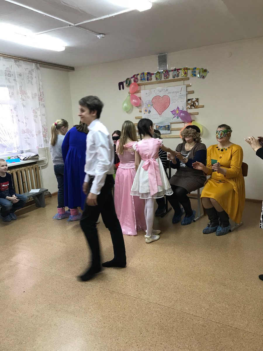 osmnadezda2's tweet photo. 23.11.19 в детском клубе «Бригантина» дети поздравляли своих мам с их праздником! Было душевно, уютно и весело! #  промрайон#самара#надежда# https://t.co/6ZcyVvTBMK