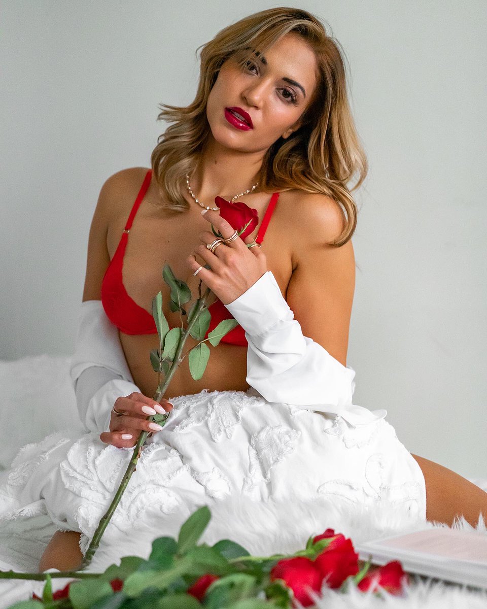 Franz_Raaf's tweet photo. 📸 @Franz_Raaf shot with @nadiasoeker in her red @arroganzfashion lingerie .
.
📸 Want to be on my model list? 
Book your Photoshoot NOW via DM @Franz_Raaf 
Let’s create Art https://t.co/3wH4b1HtuM