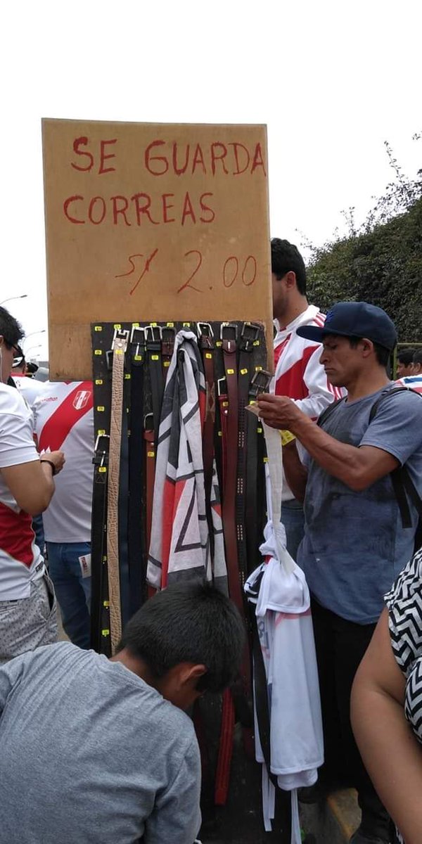 catervaz's tweet photo. El peruano es creativo. 😎😎

#CopaLibertadores2019 #LibertadoresEnLima #LibertadoresxFOX #Libertadores https://t.co/sDL8Q4myce