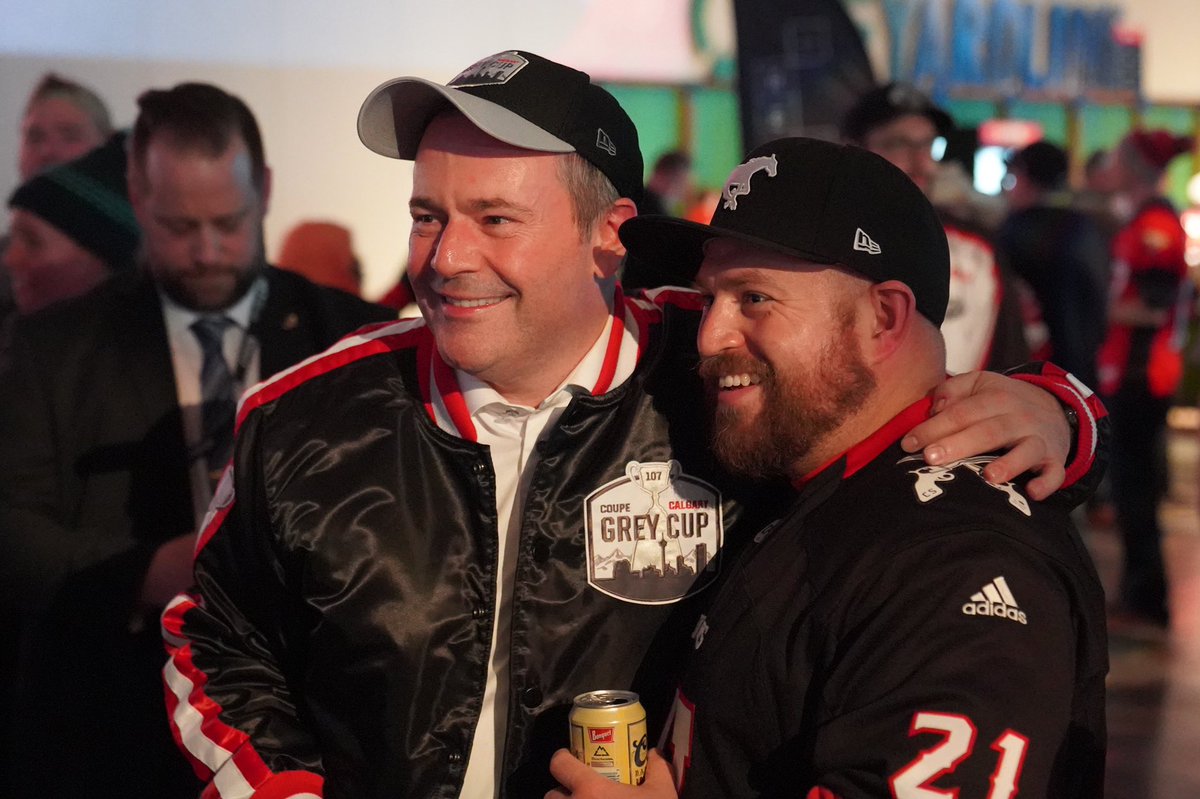 jkenney's tweet photo. Awesome time welcoming @CFL fans from across the country to #Alberta for the @GreyCupFestival. Even got drafted into the @EdmontonEsks cheer squad this morning at the @spiritofyeg’s amazing breakfast. #GreyCup107 #greycupfestival #yyc https://t.co/RiohjDbv8y