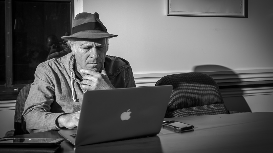 Greg_Palast's tweet photo. #AskGregAQuestion: Is it possible for #Georgia to vote Blue? How can #Bernie voters avoid a repeat of 2016? And a shocking tale from a former #Minnesota public utility worker! https://t.co/sk1fBRCNKB https://t.co/meZtdLzIc3