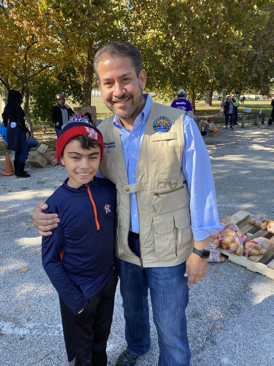 AdrianGarciaHTX's tweet photo. We did it! Over 1000 Turkeys given away today to deserving families! A huge thanks to all who made it possible, my employees, #WalMart, the #HCSO , #HoustonFoodBank and #StateRepSenfroniaThompson! But, Anthony Rivera, 11yrs of age, was the hardest working volunteer today! https://t.co/ZMt75XJX2T