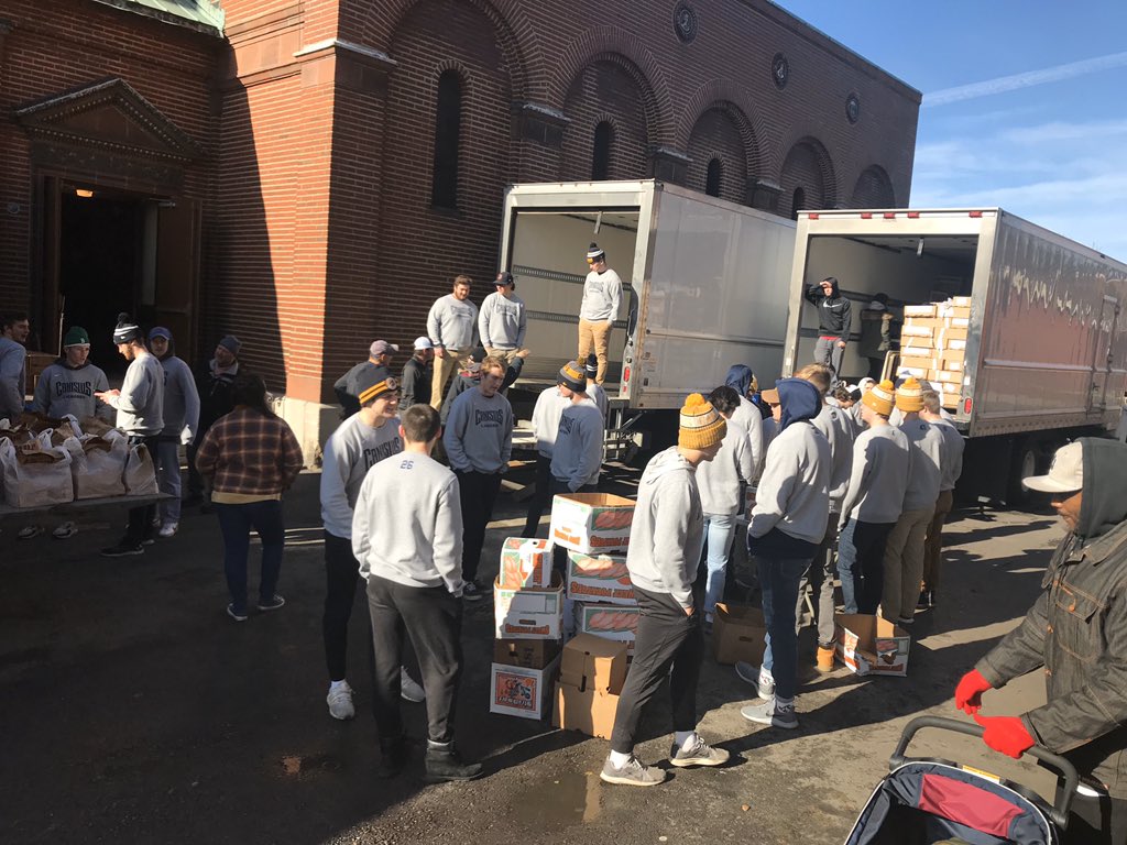 GriffsMLax's tweet photo. A Saturday morning well spent preparing Thanksgiving baskets at St. Luke’s Mission of Mercy #GriffsInTheCommunity https://t.co/eU2h3HuBQ4