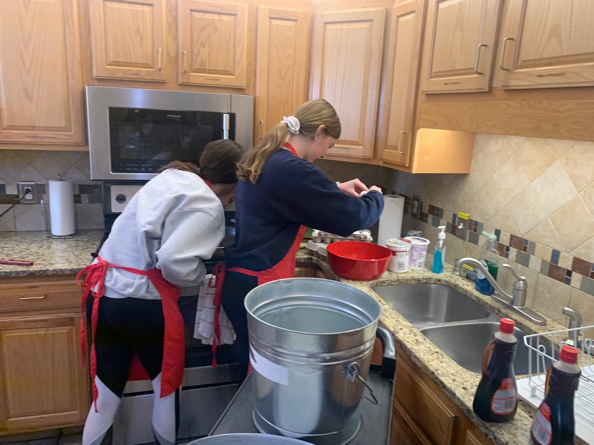 CFEF Student Board gives back for the holidays! Special thanks to @ClevelandRMH for today’s philanthropy opportunities! #cfevshome #cookingforacause