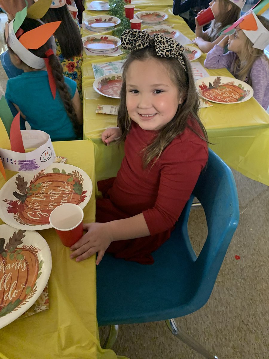 WatsonLane069's tweet photo. 🦃 Mrs. Laughlin gave her kindergarten class an amazing #Thanksgiving dinner to show she is truly thankful for each one of them 🍽 #ThankfulForYou #WatsonLane #WeAreJCPS #JCPS @LaughlinAutumn https://t.co/g2fYAUODsb