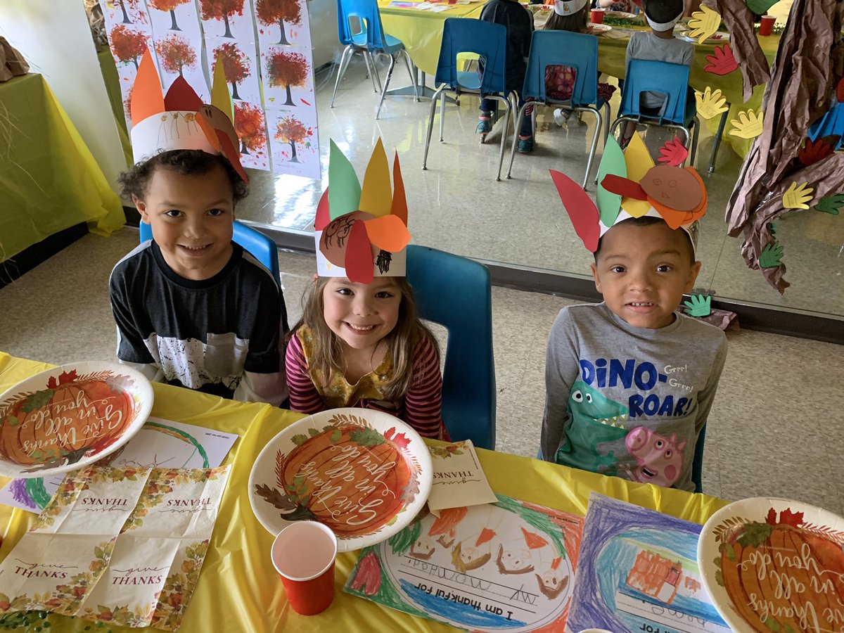 WatsonLane069's tweet photo. 🦃 Mrs. Laughlin gave her kindergarten class an amazing #Thanksgiving dinner to show she is truly thankful for each one of them 🍽 #ThankfulForYou #WatsonLane #WeAreJCPS #JCPS @LaughlinAutumn https://t.co/g2fYAUODsb
