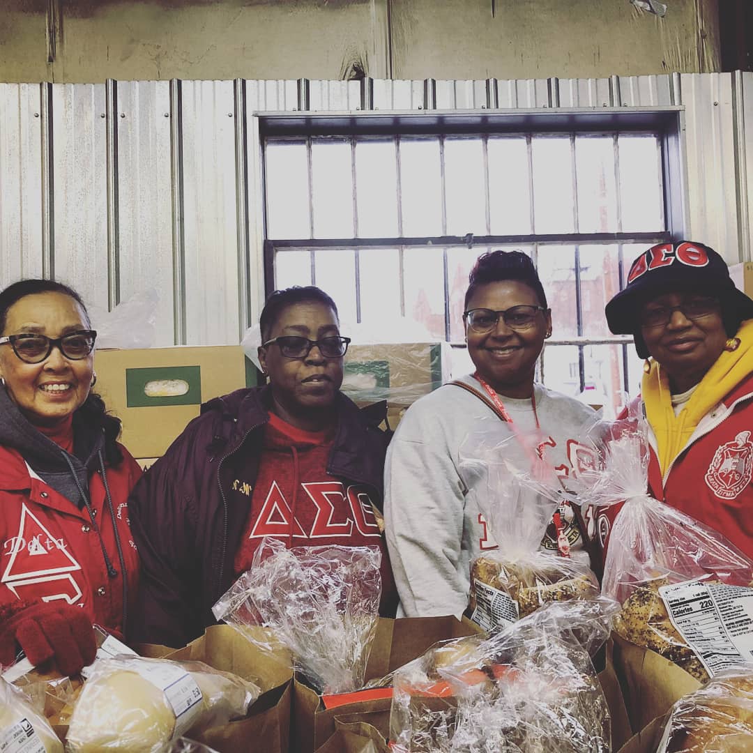 FACDST's tweet photo. This morning, we volunteered at @facesfoodpantry to help distribute groceries to local families. #ServiceIsWhatWeDo #FACDST https://t.co/P58qRXLvtt
