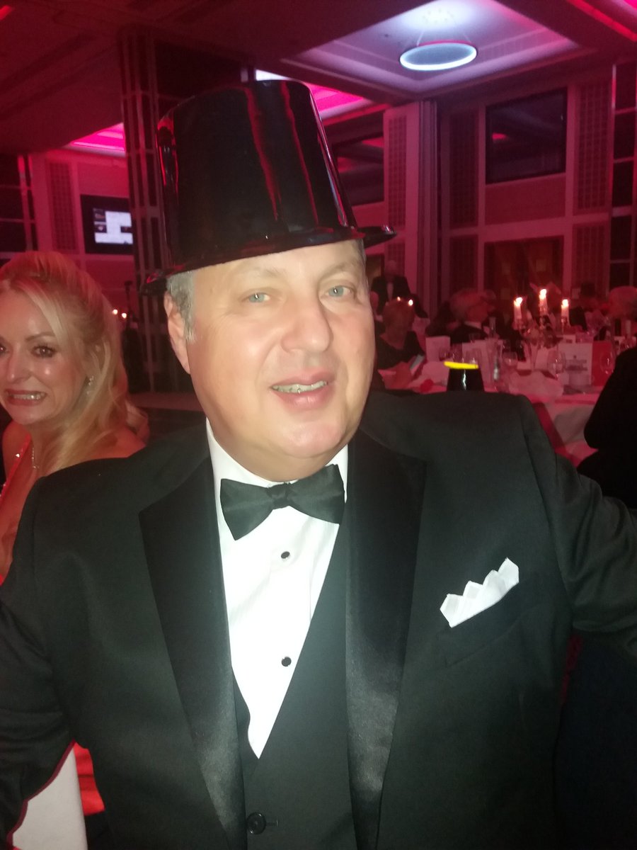 RSollof's tweet photo. #MetGLGala https://t.co/PoDMjvwUCh