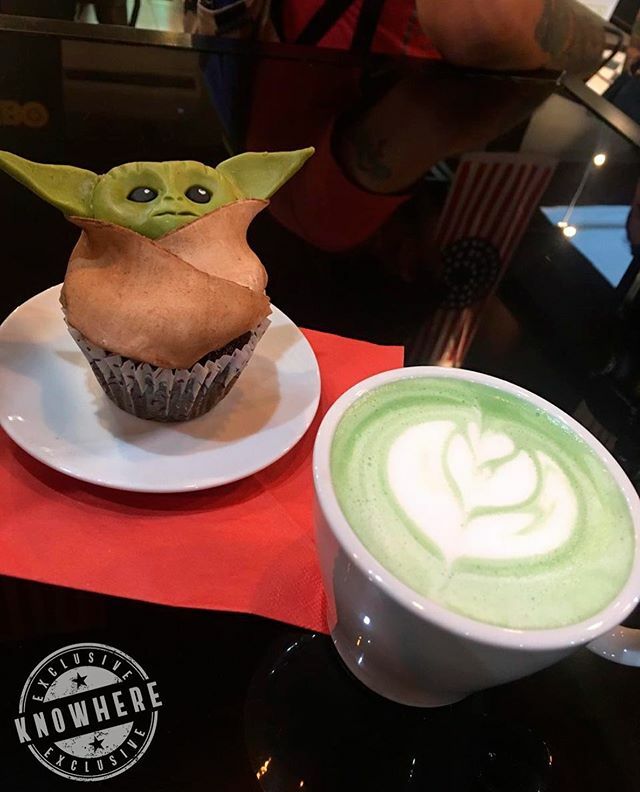 Hey, MANDOS! Tenemos lo que están buscando. Y la recompensa claramente está en Knowhere!
Los esperamos con los nuevos cupcakes de #BabyYoda y un buen latte para acompañarlos! I HAVE SPOKEN! ❤️ ift.tt/2qDBzja