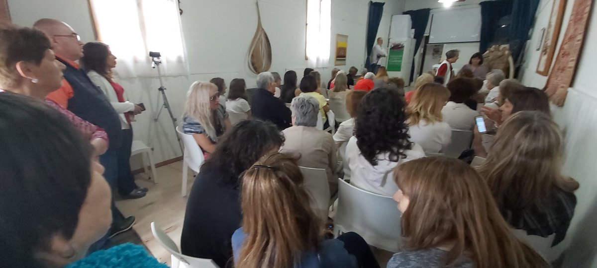 ConcejoMadryn's tweet photo. #Ahora La Presidenta del Concejo Deliberante, Xenia Gabella, participa del reconocimiento a Elba Kremer. 
👉Hace entrega de la declaración de interés sancionada en la última Sesión Ordinaria https://t.co/AffrtVfRQi