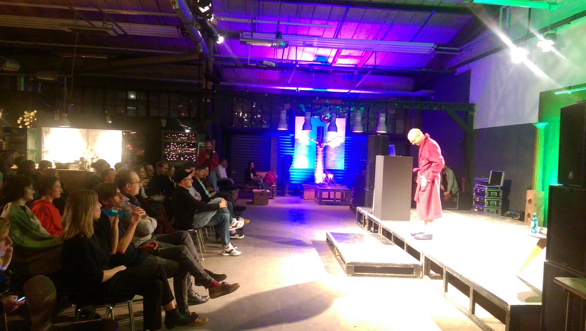 ChristianSoult's tweet photo. Nicht der Dalai Lama, aber fast. @kaischaechtele telefoniert bei der Klimashow @vollehalle beim #vis19 von @VoiceOfVocer mit der Zukunft. https://t.co/XwE1EmuOhE
