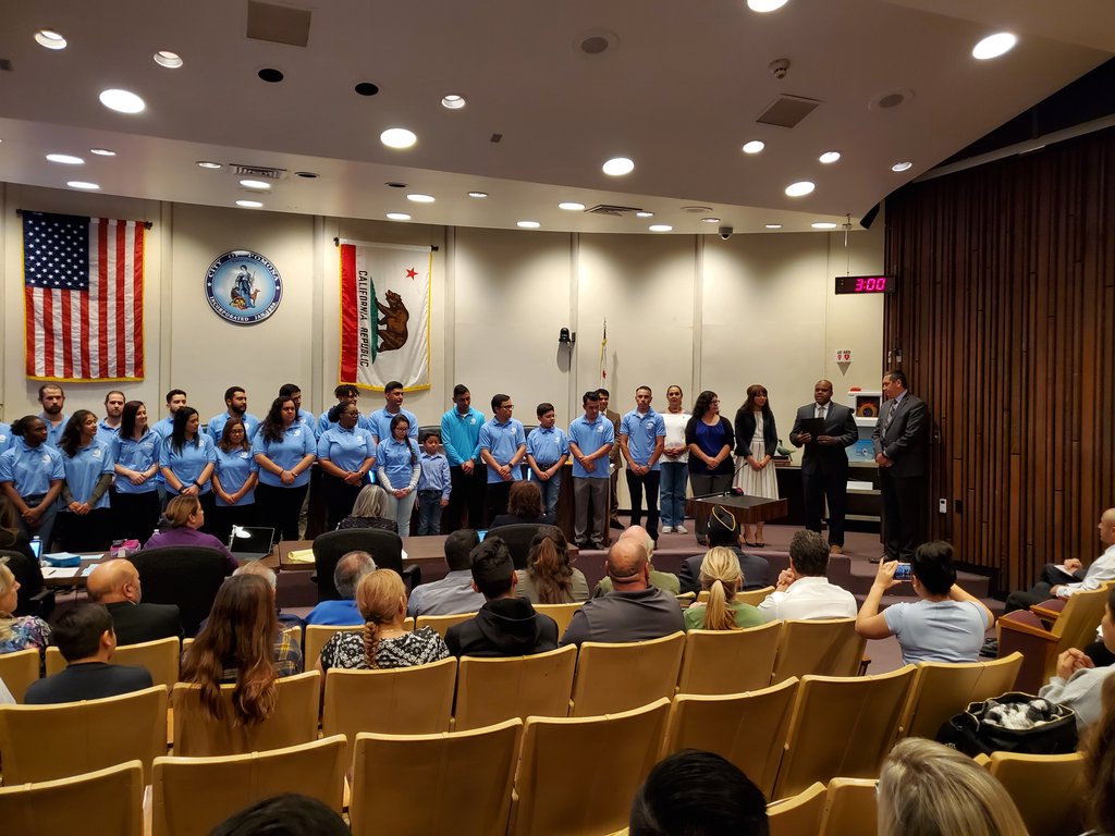 ASEZ_POMONA's tweet photo. Great News! Our ASEZ members in Cal Poly were recognized for their efforts in beautifying Pomona Ca.
Mayor Sandoval presented award to the members who partook in our Holt Ave. cleanup https://t.co/dMwpx744kz
