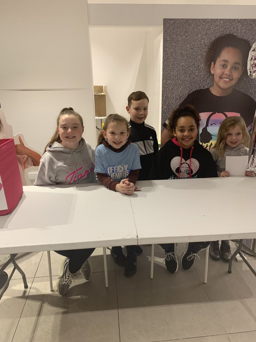 kylie6488's tweet photo. Love how excited this made her! Kids had a brilliant day thanks @heartsbytiana https://t.co/DsSCoV2oey