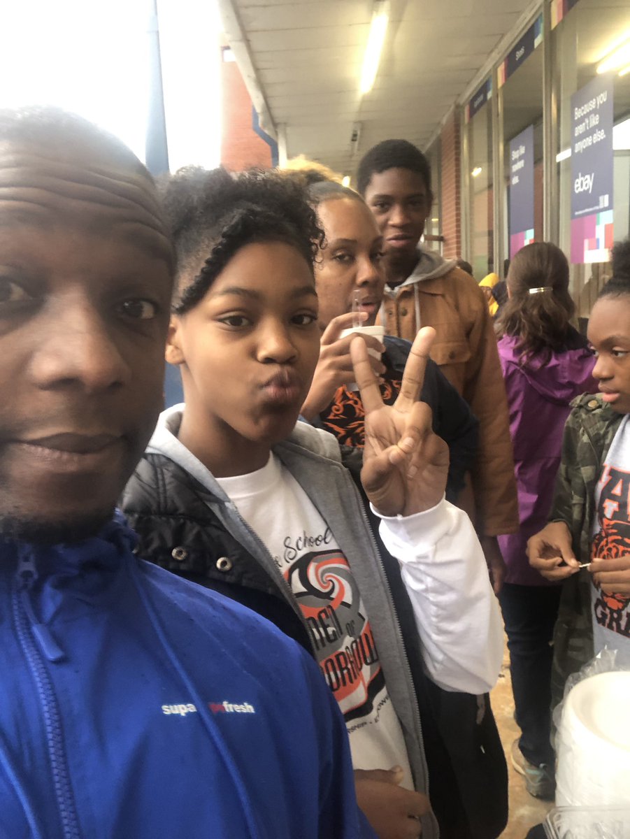ArtByLevar's tweet photo. It was a blessing to help so many people today for @reflecttrinity #Thanksgiving giveaway. Big thanks to all our @tapn2Tapp @Chssparta @McEachernHigh students who volunteered with us and fed the @powdersprings01 citizens. #tapn2tapp #SpreadLove #community #reflectionsoftrinity https://t.co/4qOUHyFSLD