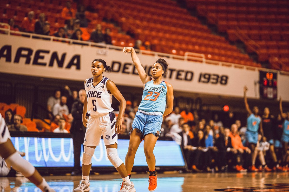 OSUWBB's tweet photo. The rookie @laurendfields leading the way through the first 20 for #okstate with 10 points, 3 rebounds and two steals. https://t.co/Ew7CTTNMdX