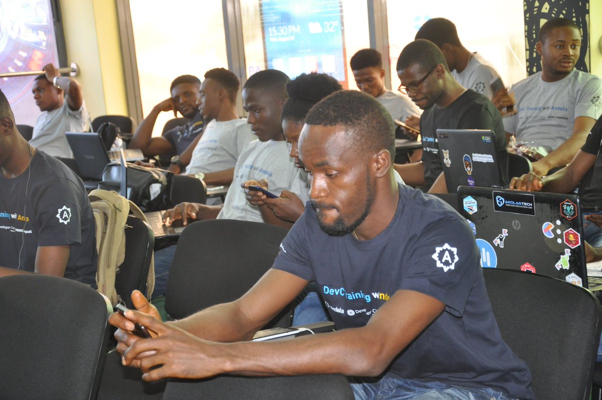 realOnyedika's tweet image. We had the final #DevCTrainingWithAndela meetup in Enugu today. The learners was absolutely Amazing 🚀🔥

Scroll down this thread for highlights from the meetup 👇🏽