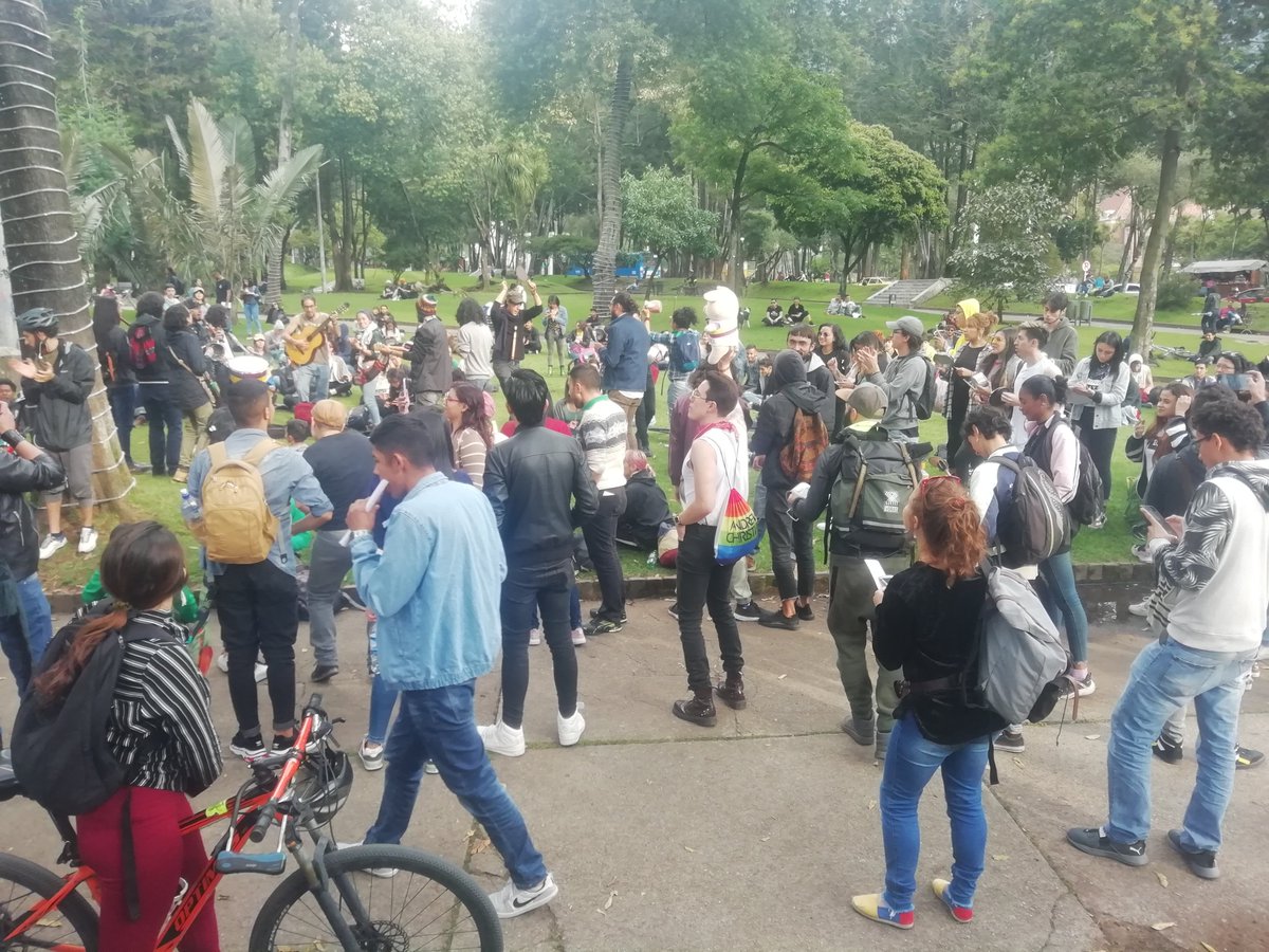 Valen_120899's tweet photo. #ReportoEnCity En el parque Nacional se está llevando a cabo el cacerolazo con normalidad, hasta ahora
#Paro23Nov #ParoNacionalColombia https://t.co/r1vYzjsVwF