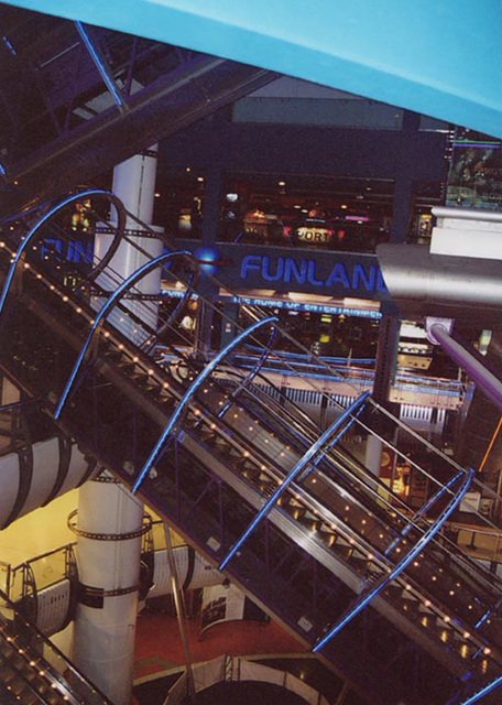 This made management come to a tough decision- downsize. By October 2002, the top 5 floors were closed off entirely, with barriers put up in front of their visible balconies, and blocking access off from the 2nd escalator.