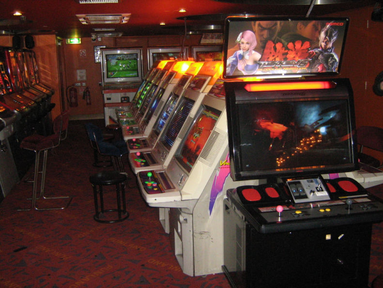 But, although the dance and fighting games scenes died down, some players stayed, and new releases still came into the venue when their presence was at an all time low in most other arcades. Street Fighter IV, Tekken 6, Pump It Up NX and Ez2Dancer Super China, all appeared there.