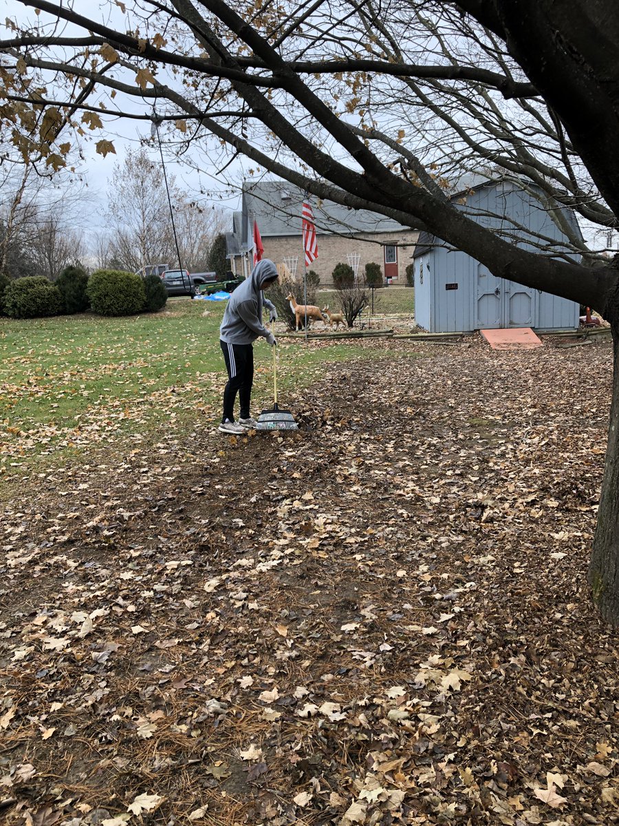 AvonDECA's tweet photo. Avon DECA had so much fun helping out our community today! Thank you to all our volunteers!  @OrioleTweets @IndianaDECA @aef_avonschools @g_lang12 https://t.co/PqQQT4uLtC