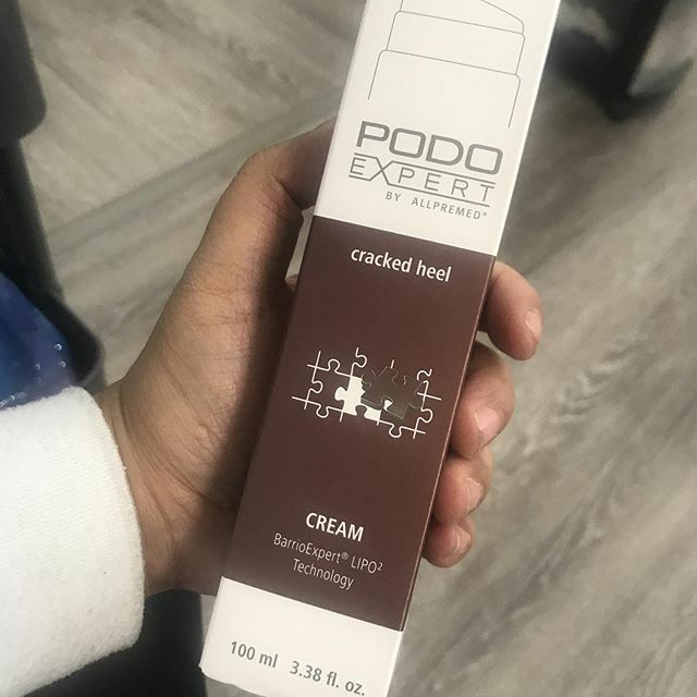 PediHealth's tweet image. This is one of my favorite products! This professional cracked heel cream formulation softens calluses and moisturizes the skin.

Not only is it formulated with BarrioExpert technology which protects the skin as a barrier it also contains Lipo2 technolog… ift.tt/37w5yKt