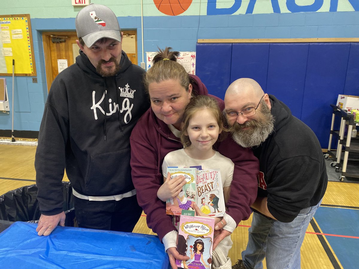 MontelloSchool's tweet image. Students and families were delighted to choose new books to read and keep at home this week. @RIFweb