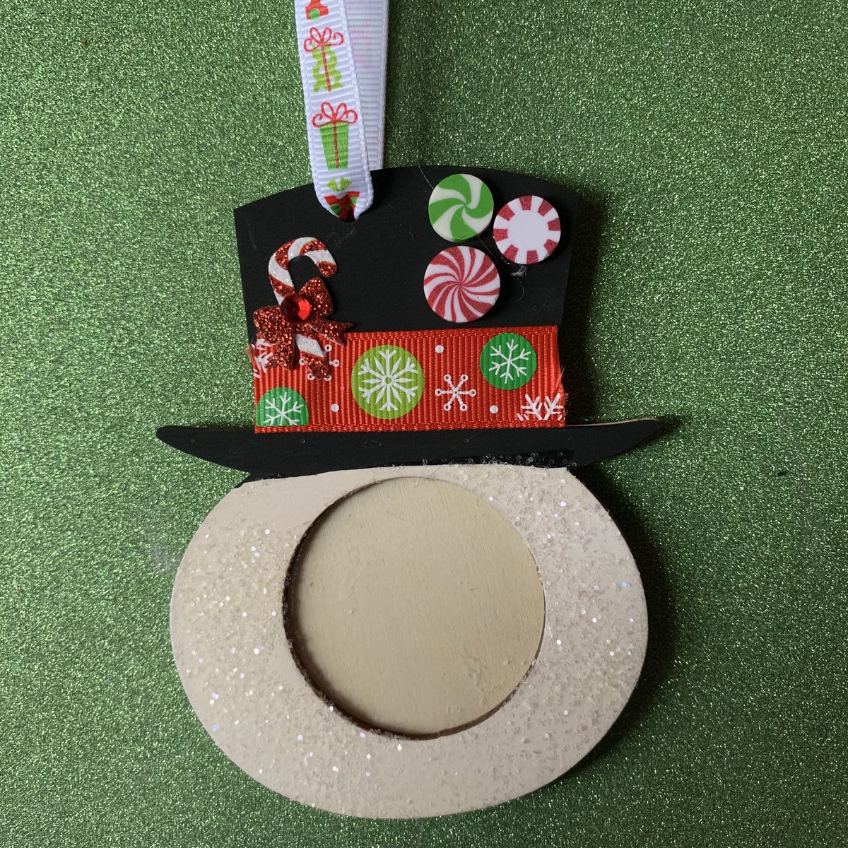EtsyHiddenS's tweet photo. Excited to share this item from my #etsy shop: Snowman add a Picture Christmas Tree Ornament #homedecor #merrychristmas #snowman #xmas #traditional #treeornament #decoration #holiday https://t.co/MnPtWVvMYD https://t.co/WMVqicWFVX