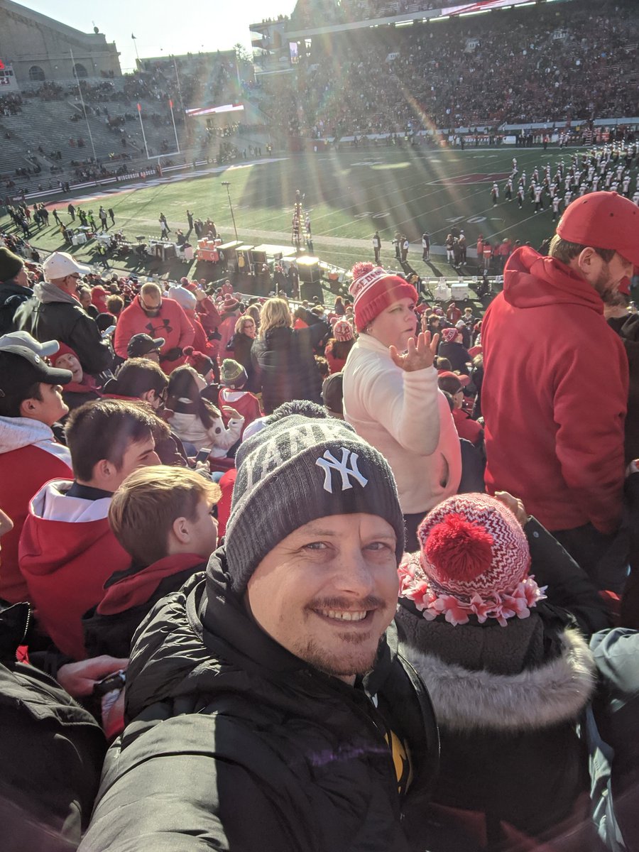 RT @adamposegate: First the Hawks take care of Illinois, now at Camp Randall to cheer on the Badgers!

#OnWisconsin https://t.co/94wtWK0N0w