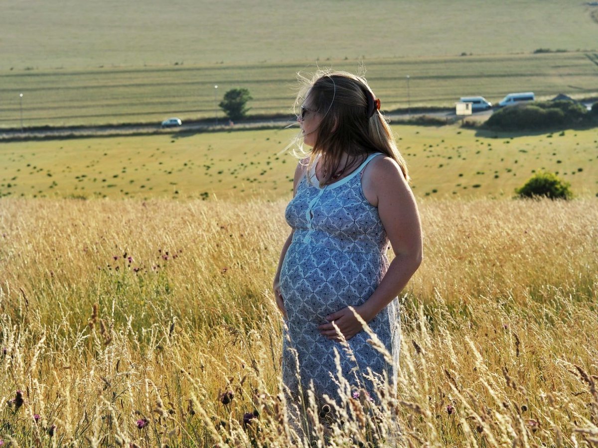 Pregnancy #2: Our 37 week update - talking about babies position, my feelings about birth as a second time Mum and a bit of a rant about feeling tired, hot and fed up....  👶🏻 fizzypeaches.com/2018/07/pregna…