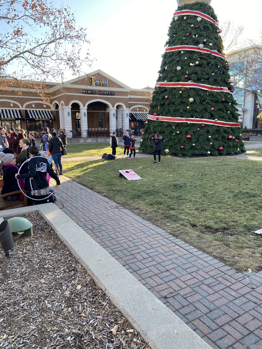 TMoTruckWestMO's tweet photo. Out here @ZonaRosaKC playing some games, #Spin2Win #WinterTimeFun! #TreeLighting is going to happen! Come check it out! https://t.co/oCZSP9XRWZ